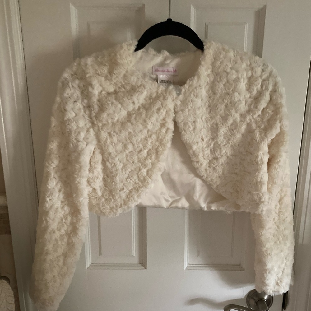 Luxurious cream faux fur jacket